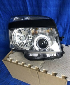 ZRR70　ZRR75　H21年　ヴォクシー　右ヘッドライト　カラー202　KOITO 　28-203　HID