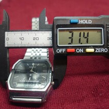 889【動作品】CASIO AQ200 アナデジ クロノグラフ メンズ 腕時計 デジアナ カシオ シルバー×黒文字盤 デジアナ 昭和レトロ_画像4