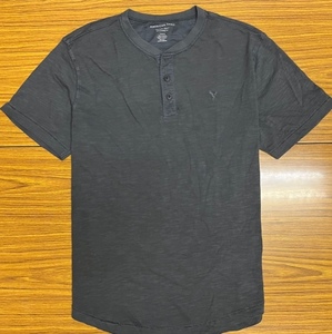 ★未使用タグ付(やや難あり)★アメリカンイーグル メンズ ヘンリー半袖Tシャツ ヴィンテージブラック Mサイズ (A036)