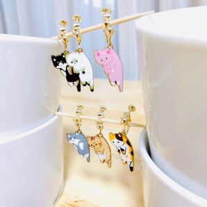 吊るされたネコの耳飾り ピアス イヤリング 結婚式