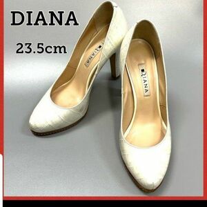 DIANA ダイアナ パンプス　型押し柄　白　人気モデル　23.5