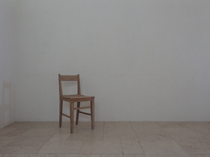 G10415. 古道具 小さな木製 椅子 チェア / 古家具 アンティーク ヴィンテージ レトロ 店舗什器 無垢 剥離 時代 ナチュラルインテリア