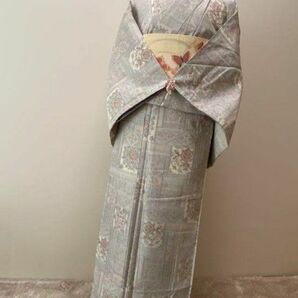 正絹　華紋がエレガントな雰囲気の紬　袷 小紋 正絹着物