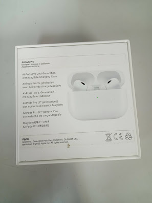 ①【展示品】極美品 apple AirPods Pro 2nd generation アップル