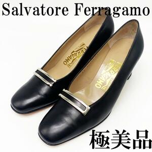 送料無料★【極美品】Salvatore Ferragamo パンプス ロゴ金具 ブラック