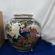 g_t G634 【未使用品】九谷焼　8号　花瓶　色牡丹孔雀　美泉造　花生け　花入れ　インテリア　飾り壺_画像5