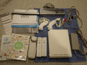 ニンテンドー Wii 本体 Nintendo 任天堂 Wiiリモコン 2点、ソフト2点など