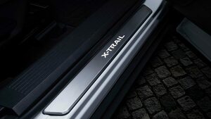 エクストレイル X-TRAIL T33 ：純正 イルミキッキングプレート（電池式 LED 白色発光）