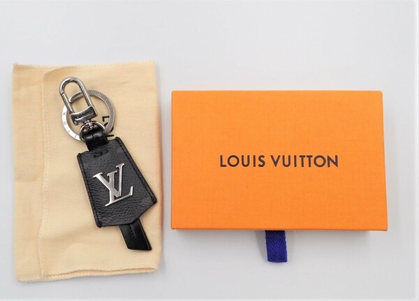 98678 LOUIS VUITTON　 LVロゴプレートキーホルダー モノグラム グレー