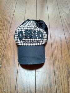 【中古品】UNIQLO　ユニクロ　CAP　野球帽　ギンガムチェック　白黒　ダメージフォルム　後ろメッシュ　調節可能