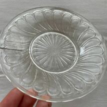 明治～大正 プレスガラス 和ガラス 小皿 菊渦紋 SEISHOSHA キズ Antique pressed glass small dish, early 20th_画像3