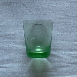 大正〜昭和戦前 型吹きガラス 吹き硝子 和ガラス ショットグラス 馬上杯 酒器 緑 Japanese vintage pressed glass shot, early 1900s