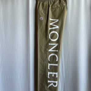 新品 本物 モンクレール ロゴ パンツ 48 MONCLER コベージュ ロゴ ワッペン チノパン コットン ナイロンの画像3