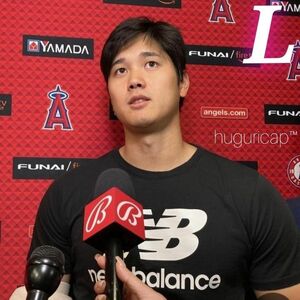 祝結婚 New Balance 大谷翔平選手CM着用モデル スタックドロゴショートスリーブTシャツ ブラック US M JP L