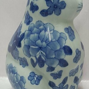 伊万里焼 在銘 陶器藍染付花紋／猫オブジェ・置物の画像4