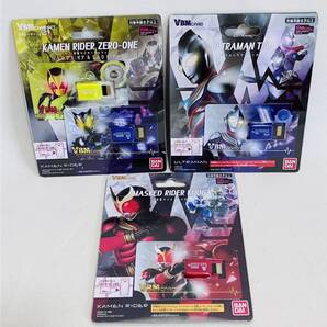 732.新品 送料無料 バンダイ VBMカード 3点セット(4枚) ウルトラマン 仮面ライダー カード バイタルプレスキャラクターズ