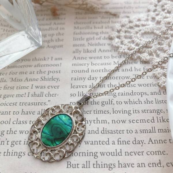 アンティ―クペンダント グリーン シェル シルバー☆Vintage jewelry accessories A389