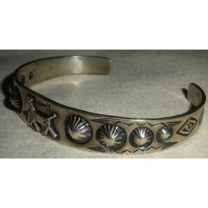 超希少!VTG NAVAJO 1930’s FRED HARVEY SILVER BRACELET HORSE MAN EYE STAMPWORK USA ナバホビンテージスタンプワークシルバーバングルの画像3