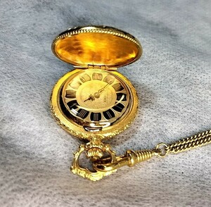 アンティーク懐中時計☆美品　稼働品　BUCHERER ブッフェラー　ブヘラ　ゴールド色 ローマ数字　ゴールド花柄　ネックレス時計　