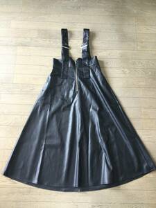 未使用品　AZUL アズール　デザインスカート　ブラック　S　合成皮革