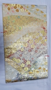 【桐輪】未使用品*美品｛正絹*西陣織*袋帯｝*白地*多色箔織の四季草花と吉祥文*六通柄*№3946