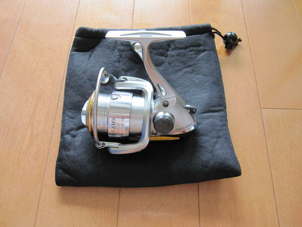 Daiwa ダイワ　スピニングリール　ＦREAMS　２００５　　 （未使用品）