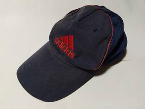 中古/くすみありadidasアディダス57-60センチフリーサイズキャップ帽子野球帽型