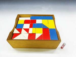 *(TY) loading tree ... building blocks wooden colorful wooden toy solid puzzle intellectual training toy case attaching red blue white yellow block four angle triangle circle Showa Retro 