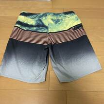 新品未使用　QUIKSILVER HIGHLINE DRYFLIGHTクイックシルバー　ハイライン　サーフパンツ30水着 海パン ボードショーツ ストレッチ_画像2