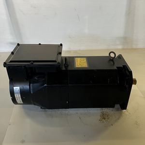 沖縄・離島発送不可　送料無料!!　FANUC　サーボモーター　A06B-1003-B100　中古品　【2300500854】