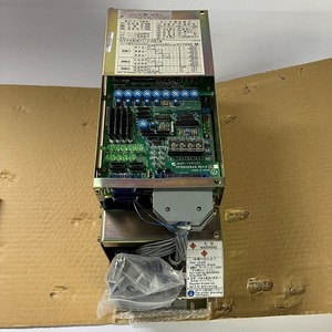 送料無料!! YASKAWA　安川電機　サーボパック　CACR-SR03TB5BM　未使用品　箱汚れ有　【2300500899】