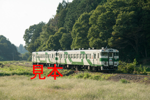 鉄道写真データ（JPEG）、00181853、キハ40系（1002）（祝烏山線開業90周年ヘッドマーク）、JR烏山線、鴻野山〜大金、2013.09.19