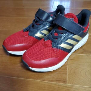 adidasアディダス　21,5㎝