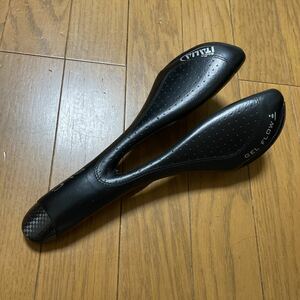 SELLE ITALIA GEL FLOW セライタリア 超軽量カーボンチタンサドル 211g 27.5cm x 13.5cm