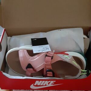 NIKE（ナイキ ）ONEONTA （オニオンタ）サンダル 新品　タグ付き　箱付　ピンク☆