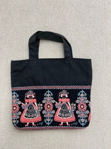 （I07603) Michiko Kuge 久下道子　刺繍 　手提げ　買い物　お散歩　小バッグ　ブラック