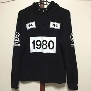 STUSSY ステューシー　1980 N°4 ロゴパーカー グレー袖プリント