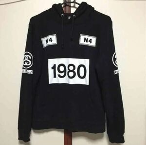 STUSSY ステューシー　1980 N°4 ロゴパーカー グレー袖プリント