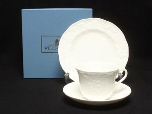 美品 ウェッジウッド カップ＆ソーサー プレートセット 皿 17cm ストロベリー＆バイン WEDGWOOD [1102]