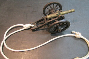 金属製カノン砲ミニチュア飾りペンダント　置物　武器飾り　ビンテージ