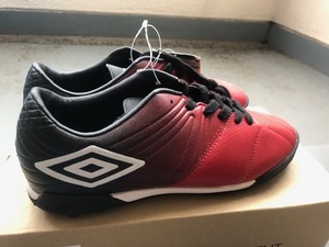 umbro サッカーシューズ　アクセレーターゲイル1.3MF TR　赤黒白25.0　品番UTA5613RBW