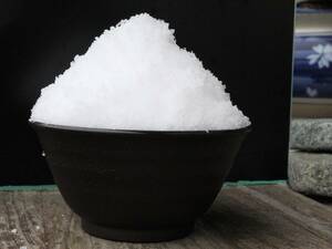 PURE★　天然塩　　950ｇ　細粒　元気の源！　金魚・熱帯魚・メダカ・鯉オールマイティー　白点・スレなどに効果　少し高級な塩です