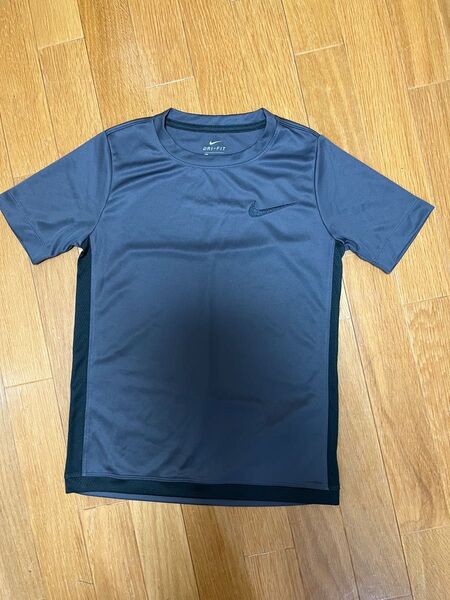 ナイキ　Tシャツ　ウェア　ジュニア　ダークグレー