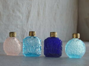 re フランスアンティーク 香水瓶 ガラス瓶 4個セット ポット ボトル 蚤の市 ブロカント 一輪挿し　花器　蓋付き　エンボス　パフューム