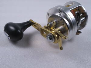 祿【PEおまけ】 シマノ カルカッタ 800F 日本製 SHIMANO CALCUTTA 03056 ベイトリール ジギング 0107