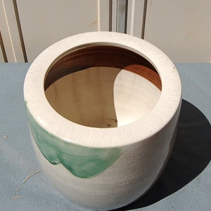 陶器 未使用品 火鉢：手あぶり 緑釉・貫入文様  手頃な大きさの画像2