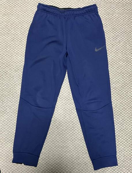 ナイキ　保温　フリース　　テーパード　シルエット　パンツ　Nike Thermal Fleece Tapered Silhouette Pants