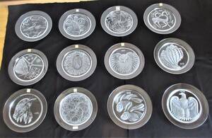 ラリック・イヤープレート・Lalique Year Plates・１２枚（１２年間）