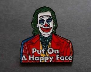 赤服JK英語■『Put On A Happy Face』■新品 ジョーカー/JOKER ■ピンバッジ バッチ■おしゃれ ファッション■映画　ムービー　アニメ