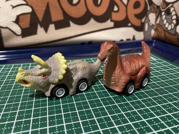 ミニカー　プルバックカー　恐竜　2台セット